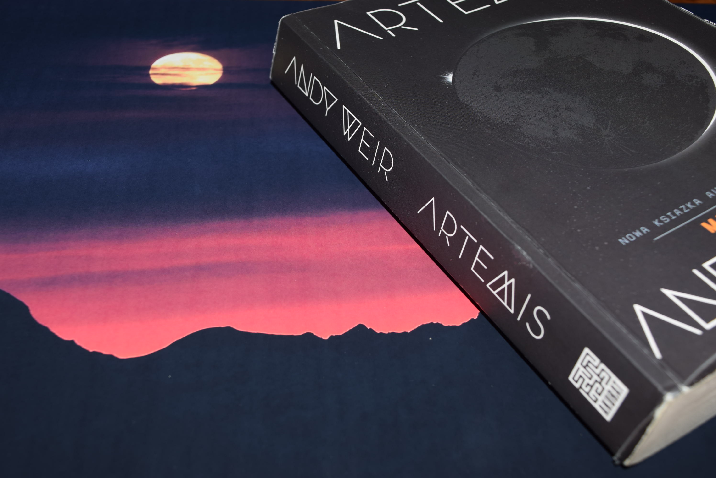 Artemis, Andy Weir, Marsjanin, podróż w Kosmos, życie na Księżycu